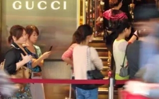 “谁”在将中国奢侈品消费者拉回国内？